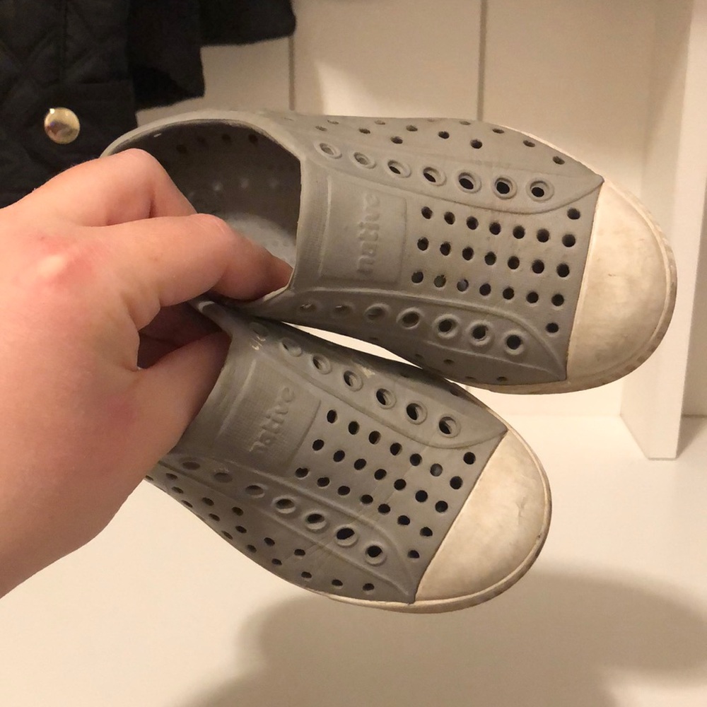 NATIVE size 9 unisex toddler water shoes